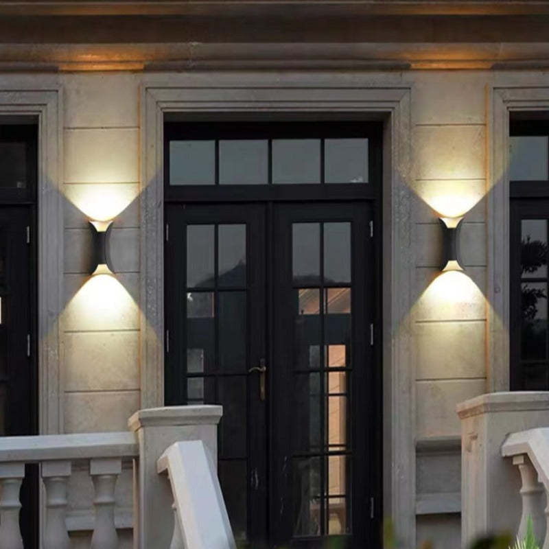 Noxen Outdoor Wall Lamp | Metal and Acrylic, IP65 Rated for Garden and Corridor 10