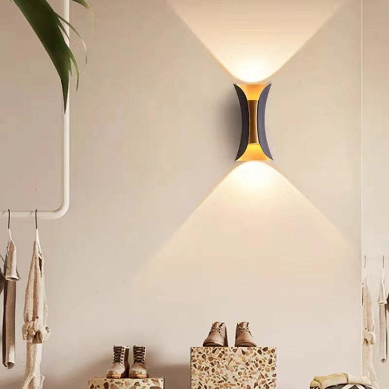 Noxen Outdoor Wall Lamp | Metal and Acrylic, IP65 Rated for Garden and Corridor 11