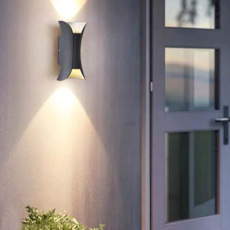 Noxen Outdoor Wall Lamp | Metal and Acrylic, IP65 Rated for Garden and Corridor 12